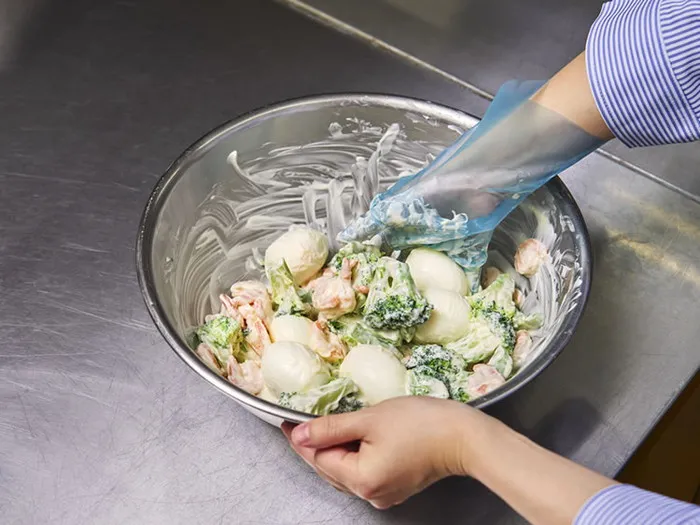 オリジン弁当海老とブロッコリーのサラダ調理画像