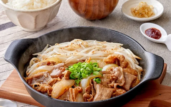 やよい軒牛カルビと牛ホルモン焼の定食