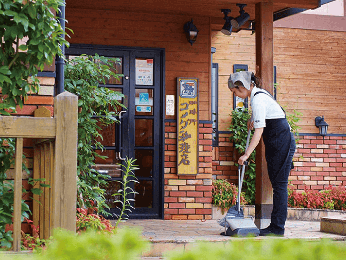 コメダ珈琲店スタッフ画像