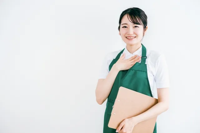 エプロン姿の女性