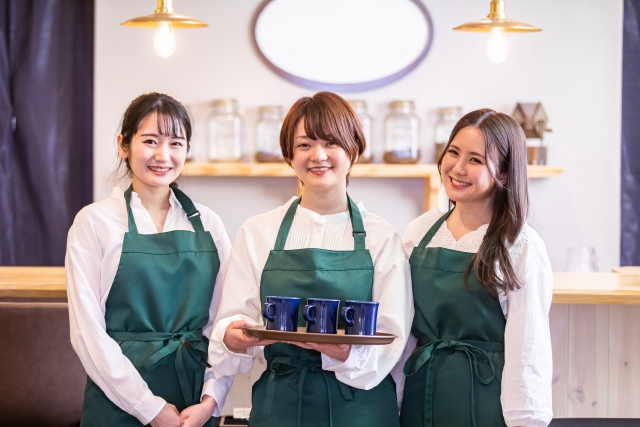 3人の女性スタッフ