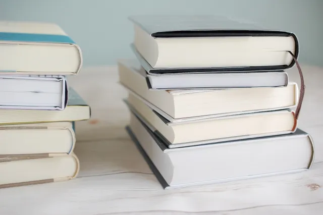 積まれた本
