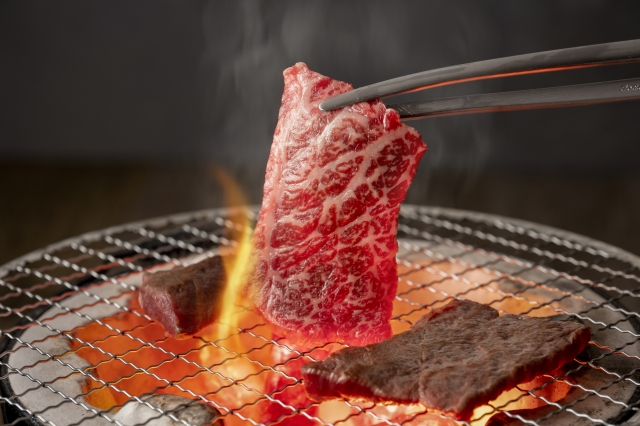 炭火で焼く焼肉のイメージ