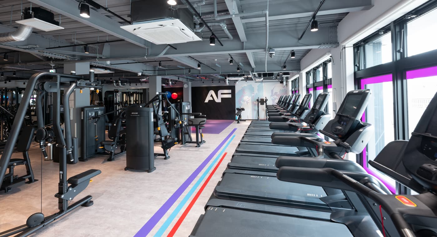 エニタイムフィットネス内装