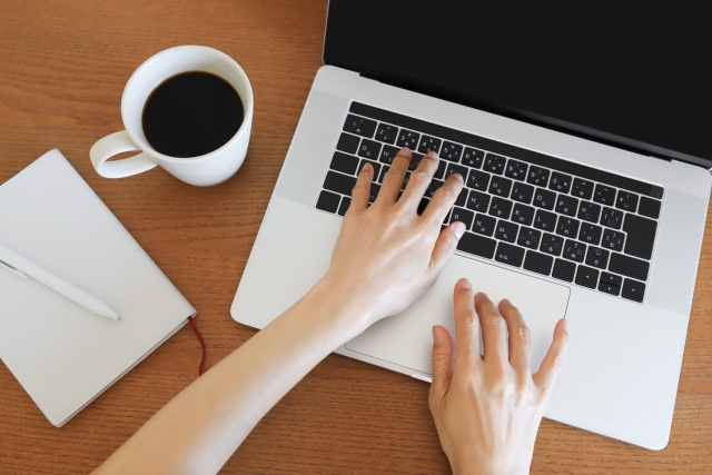 パソコンでの作業風景